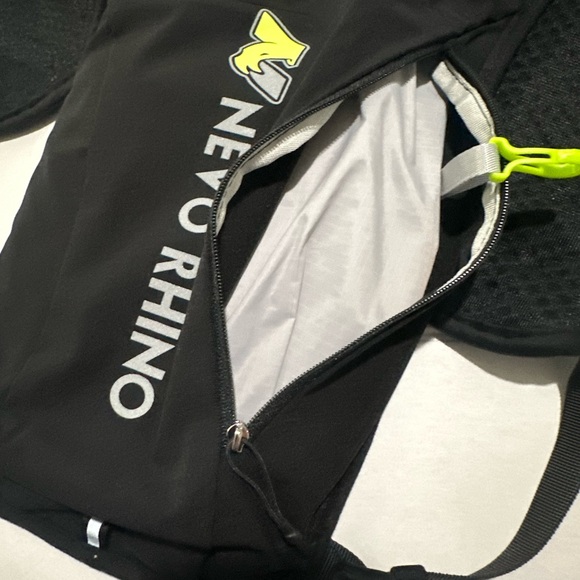 Black Hydration Backpack - Picture 4 of 6